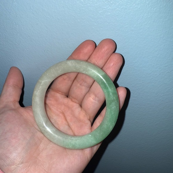 Jade bangle - Picture 5 of 16